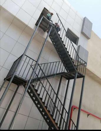 SAR 100,  حداد و المنیوم photo 2