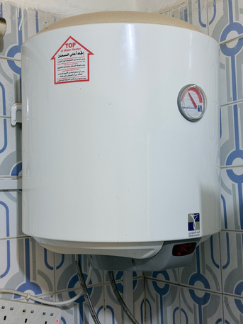 Urgent Sale: Geysers & Bathtub photo 2