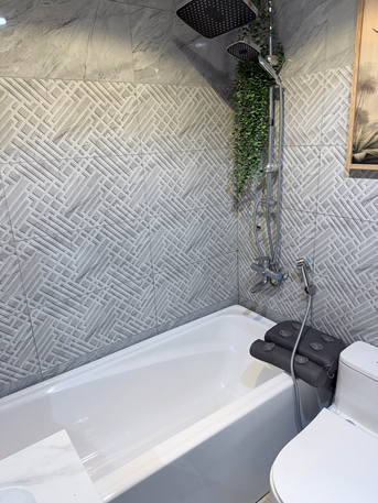Urgent Sale: Geysers & Bathtub photo 3