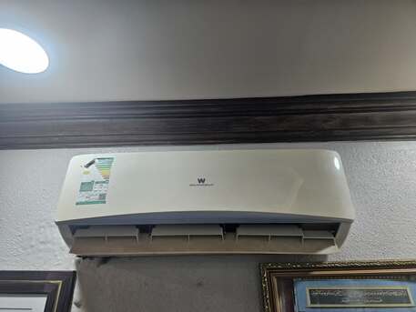 SAR 750,  WHITE WESTINGHOUSE SPLIT AC FOR SALE