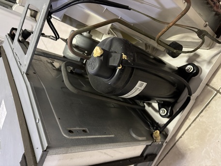 SAR 800,  1.5 Ton New Super General Window AC For Sell photo 2
