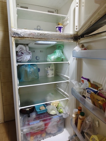 SAR 750,  For Sale: DANSAT Double-Door Fridge – Good Condition photo 2
