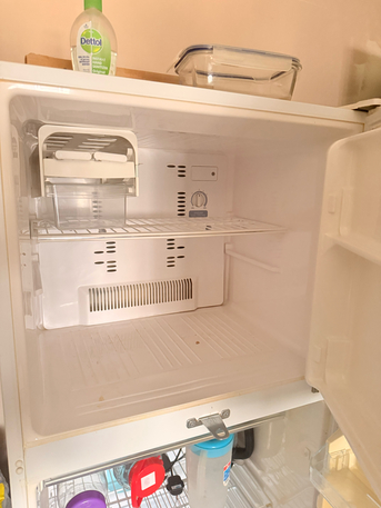 SAR 700,  Fridge In Excellent Condition photo 2