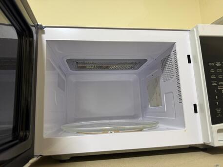 SAR 150,  Class Pro 30L Microwave Oven For Sale photo 2