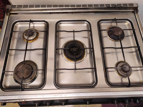 Gas Stove With Oven photo 1