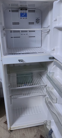 SAR 450,  Want To Sell My Hitachi Refrigerator In Good Working Condition photo 2