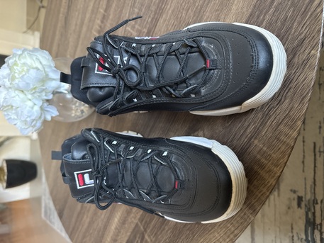 SAR 180,  Fila Shoe For Sale photo 2