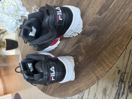 SAR 180,  Fila Shoe For Sale photo 3