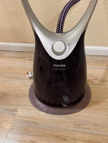 SAR 350,  Philips Garment Steamer photo 1