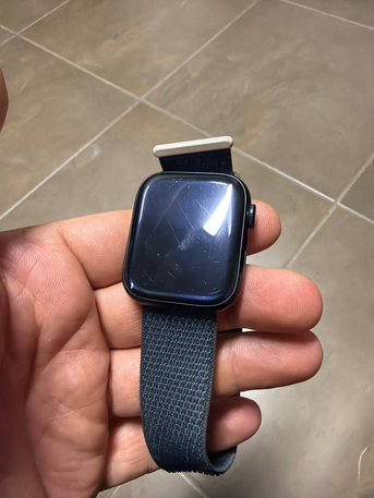 SAR 1000,  Apple Watch Series 9 45mm With Charger And Band