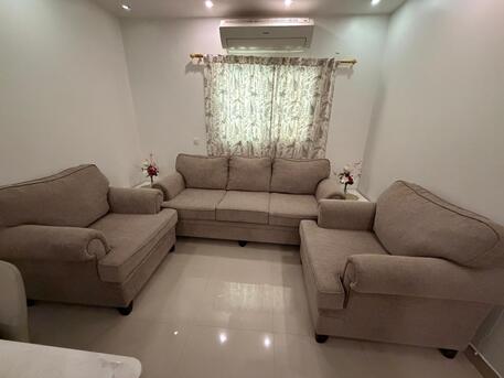 SAR 1500,  Luxury Sofa Set (7‑Seater) + Center & Side Tables – Excellent Condition photo 2