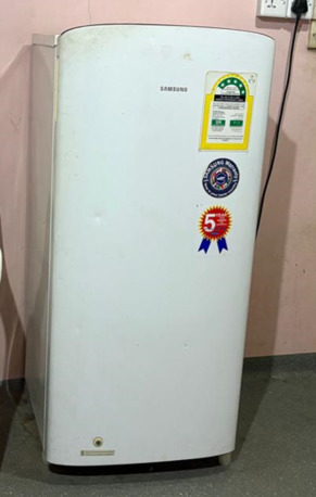SAR 800,  SAR 800, Full-Size Refrigerator For Sale photo 1