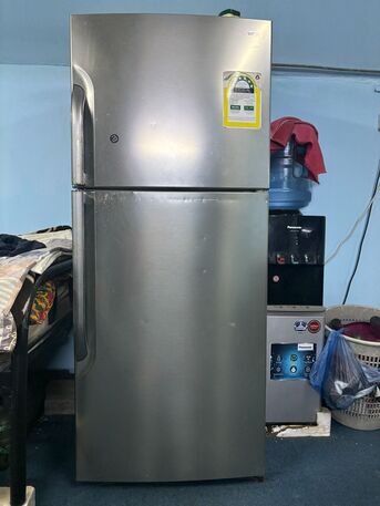 SAR 800,  SAR 800, Full-Size Refrigerator For Sale photo 2