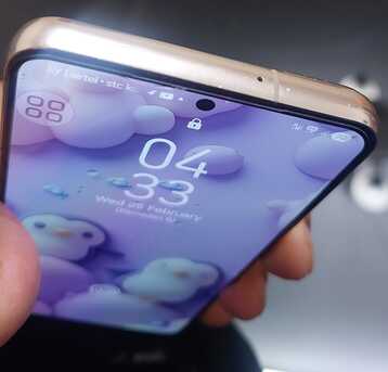 SAR 900,  Urgent Sale - Samsung S22 Pink And Samsung A7 Blue 900 photo 2