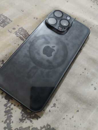 SAR 3300,  I PHONE 15 PRO MAX 256 GB BLACK TITANIUM 5G WITH FACE TIME MIDDLE EAST VERSION photo 3
