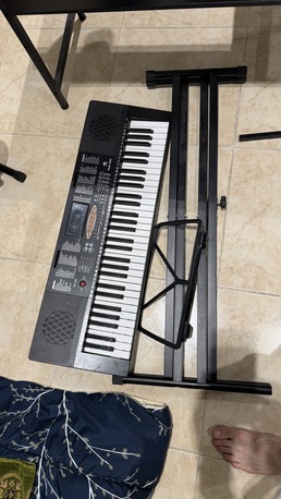 SAR 550,  Guitar And Keyboard And Accessories For Sale photo 3