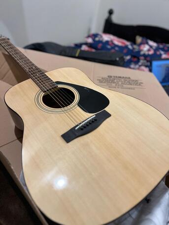 SAR 420,  Yamaha F310, Acoustic Guitar. Less Used And Well Maintained. Guitar Bag And Pick Set Are I photo 2