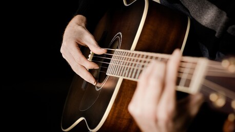 Learn Guitar In Jeddah With A Professional Tutor!