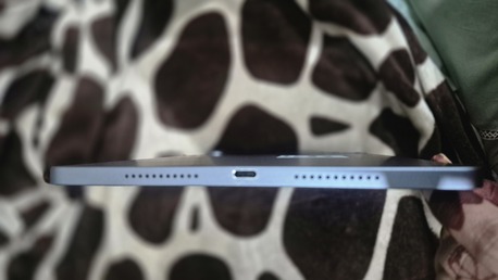 SAR 350,  Tablet In Excellent Condition photo 2