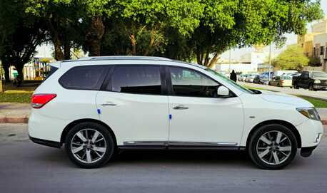 SAR 26000,  Nissan Pathfinder,  2014,  Automatic,  321777 KM,    For Sale