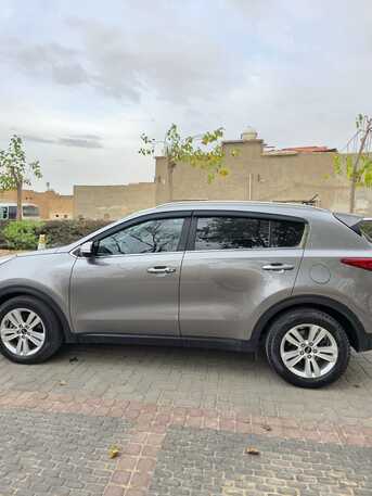 Sar 36000,  Kia Sportage,  2018,  Automatic,  203000 KM,    Diesel 2.0 Well Maintained photo 2