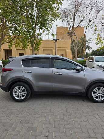 Sar 36000,  Kia Sportage,  2018,  Automatic,  203000 KM,    Diesel 2.0 Well Maintained photo 3