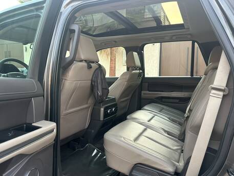 SAR 135000,  Ford Expedition XLT,  2021,  Automatic,  123000 KM,    Edition 4x4 Panorama Sunroof N Full Options (1st Owner) photo 2