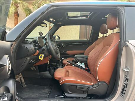 SAR 135000,  Mini Cooper,  2023,  Automatic,  40000 KM,    Full Options With Sunroof N Very Reasonable Price 2nd Owner photo 2