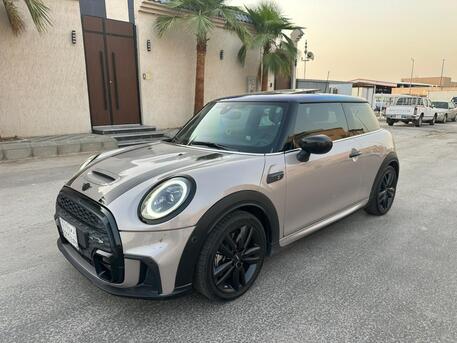 SAR 135000,  Mini Cooper,  2023,  Automatic,  40000 KM,    Full Options With Sunroof N Very Reasonable Price 2nd Owner photo 3