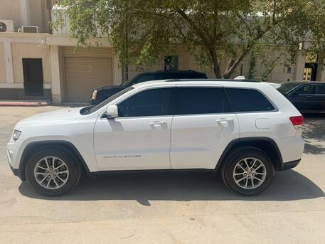 SAR 49000,  Jeep Grand Cherokee 2015 Laredo 3.6L V6,  2015,  Automatic,  152000 KM,   In Perfect Condition photo 3