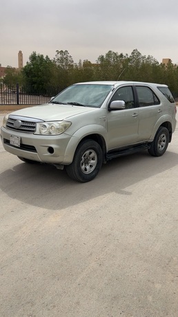 SAR 30000,  Toyota Fortuner,  2011,  Automatic,  400000 KM,