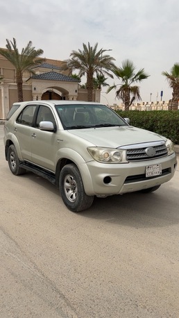 SAR 30000,  Toyota Fortuner,  2011,  Automatic,  400000 KM, photo 2