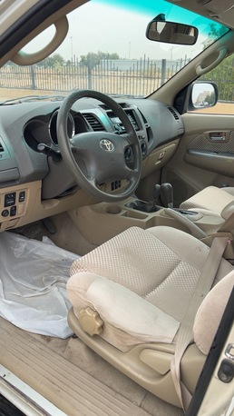 SAR 30000,  Toyota Fortuner,  2011,  Automatic,  400000 KM, photo 3