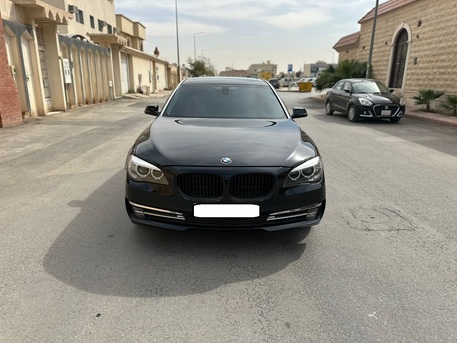 SAR 55000,  BMW 730I,  2014,  Automatic,  169000 KM,    With Full Options For Sales (2nd Owner) photo 3