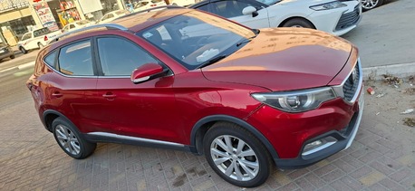 MG ZS SUV photo 3