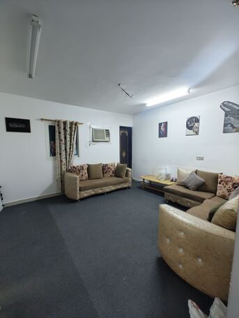 SAR 250,  7 Seater Sofa With Tea Table photo 1