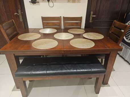 SAR 9001000,  Complete Bed Set And Dining Table For Sale photo 3