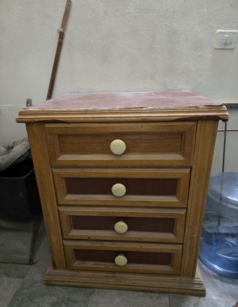 SAR 1400,  The Furniture Is In Very Good Condition photo 3