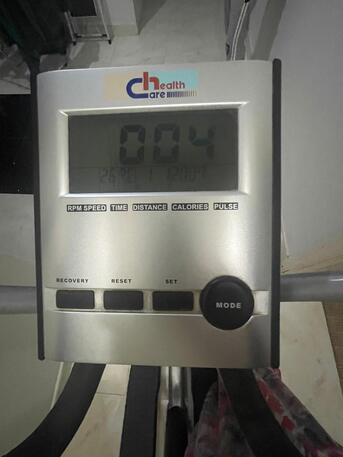 SAR 600,  Elliptical Cross Trainer, 10 Levels (Magnetic System) For Sale photo 3