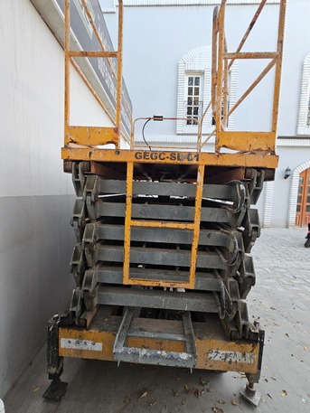 SAR 14000,  SALE; Heavy Duty Scissor Lift (Khusheim/SJY) - 380V Industrial Power photo 2