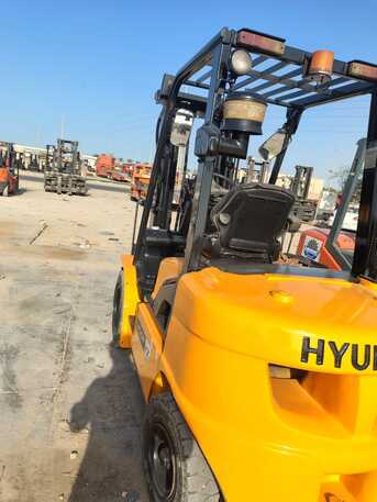 SAR 1000,  Forklifts Are Available For Rent. photo 1
