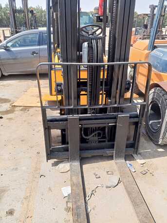 SAR 45000,  Forklift For Sale. photo 1