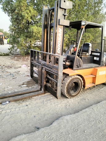 SAR 1,  Forklift For Rent photo 2