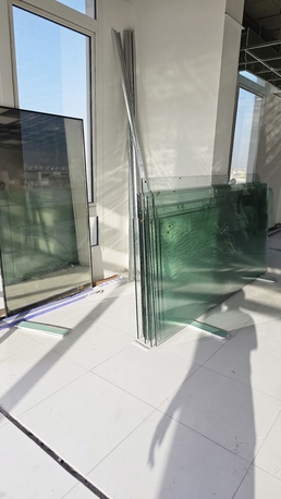 Aluminum Glass Work For Buildings, Showroom And Office photo 2