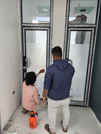 Aluminum Glass Work For Buildings, Showroom And Office photo 3