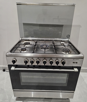 SAR 600,  Italy Gas Oven 5 Burners photo 1