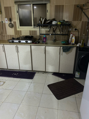 SAR 1300,  Kitchen Cabinet Almost New Less Than 1 Year Used photo 2