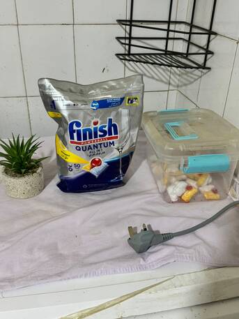 SAR 1500,  Washing MAchine, Dish Washer, Bed With Cot With Four Chair photo 2