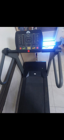 SAR 1000,  Johnson Treadmill Jet Series In Good Condition photo 1
