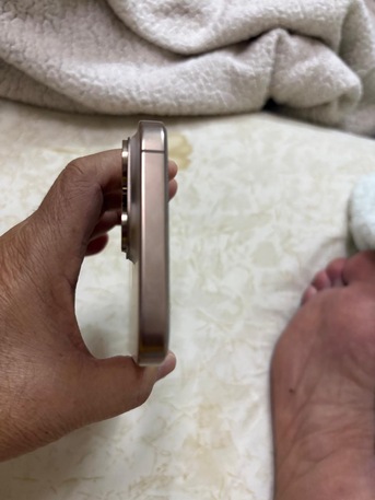 SAR 3200,  IPhone 16 Pro Max 256 Gold photo 3